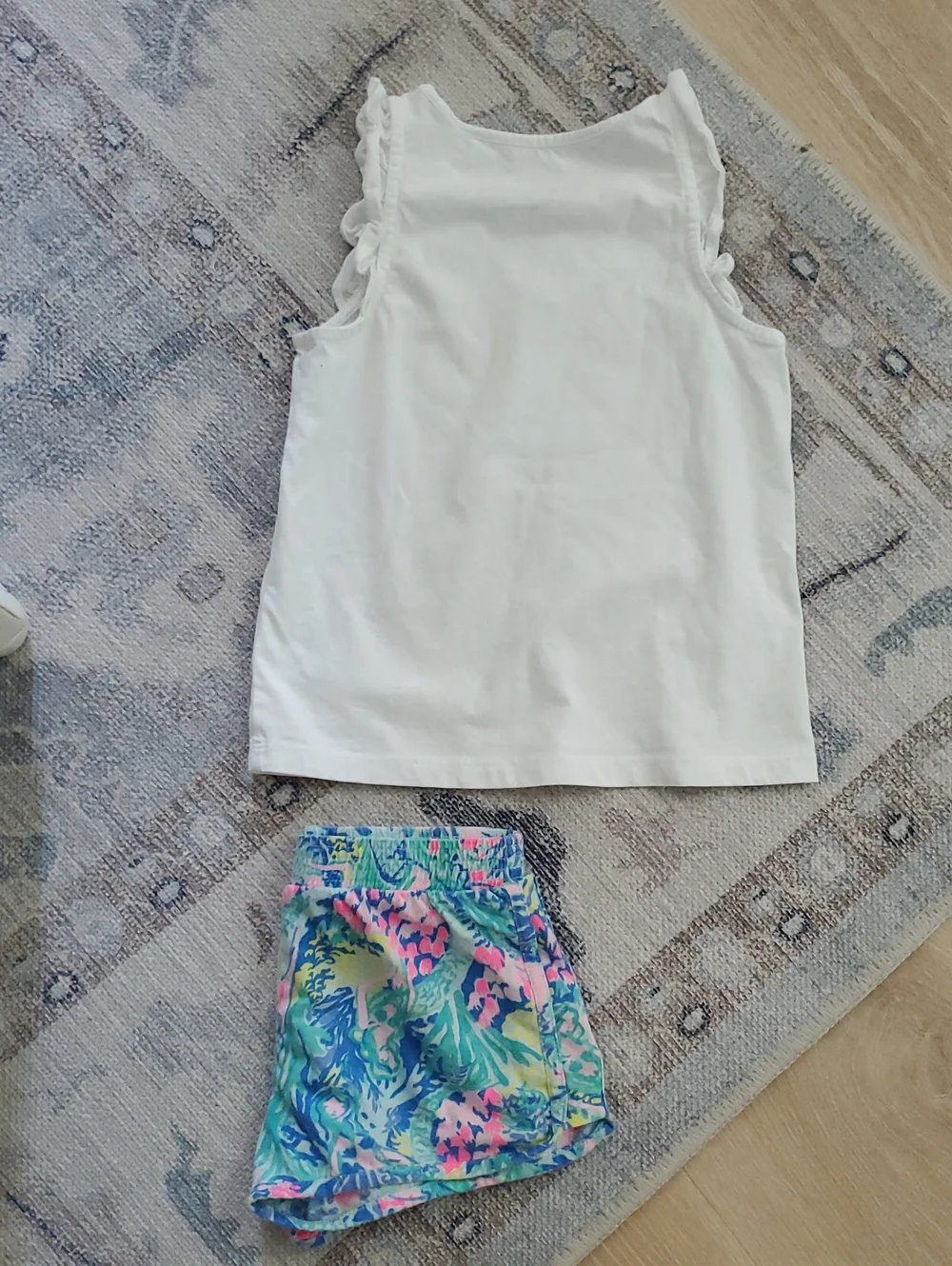 Lilly Pulitzer Girls Whitr Flutter Sleeve Top And Shorts Outfit Set SzM (6-7)